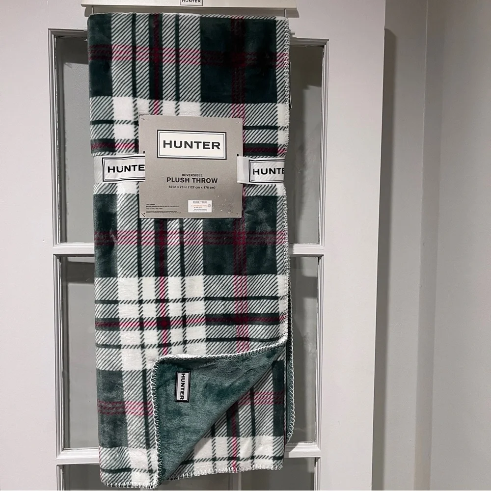 NWT Hunter Reversible Plaid Plush Throw Green Red White Christmas Blanket 50x70
